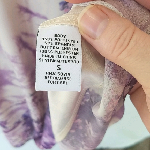 Notations Satiny V-Neck Floral Tunic Top - Picture 5 of 7